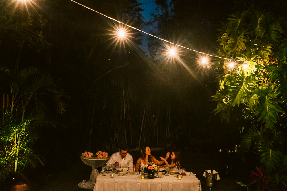 destination-wedding-photography-tulum-mexico-wedding-photography-vinson-images-family-dinner