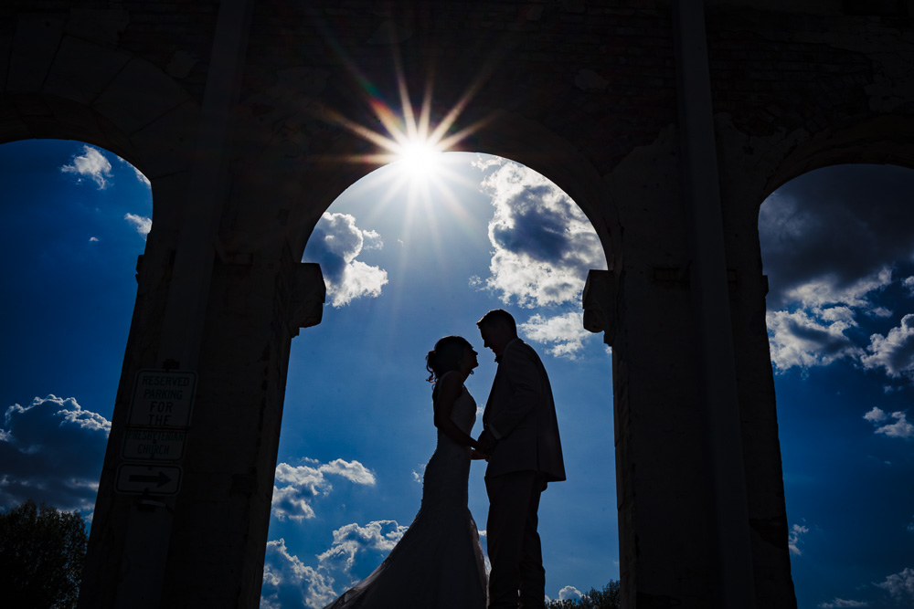 Pittsburg-kansas-wedding-photography-vinson-images-bride-groom-portrait-sun