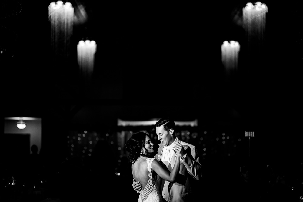 Pittsburg-kansas-wedding-photography-vinson-images-first-dance-happy