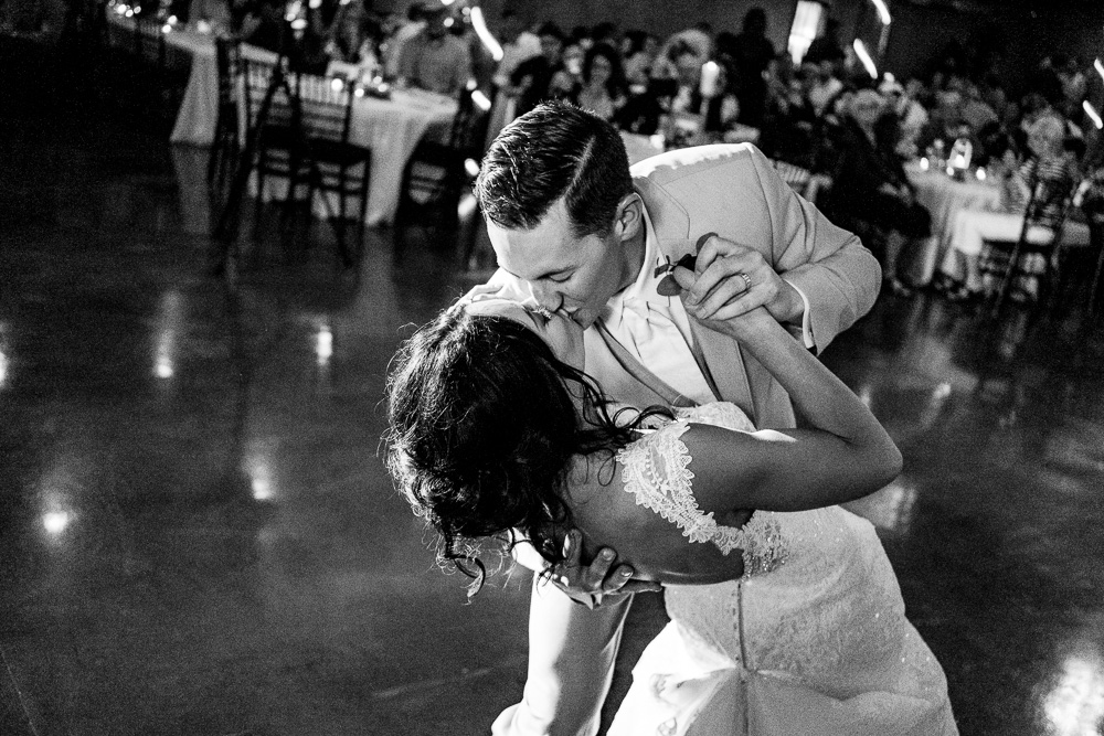 Pittsburg-kansas-wedding-photography-vinson-images-first-dance-kiss