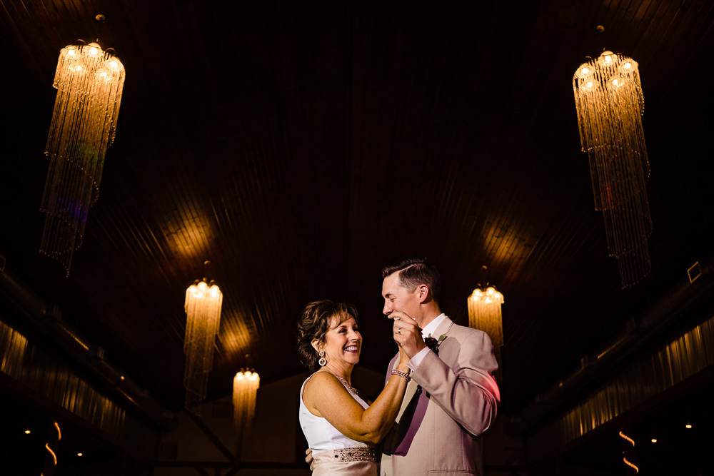 Pittsburg-kansas-wedding-photography-vinson-images-first-dance-mother-son-smile