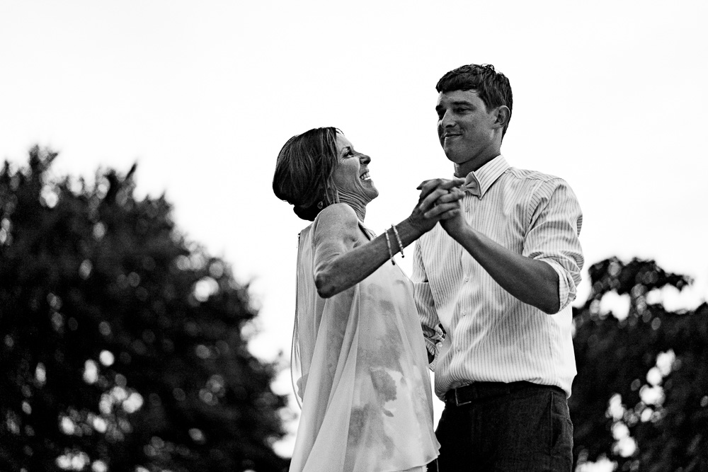 Garfield-Arkansas-wedding photography-backyard-wedding-northwest-arkansas-vinson-images-groom-mother-dance