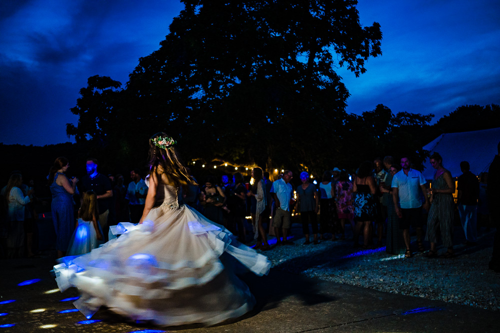 Garfield-Arkansas-wedding photography-backyard-wedding-northwest-arkansas-vinson-images-bride-twist-dance