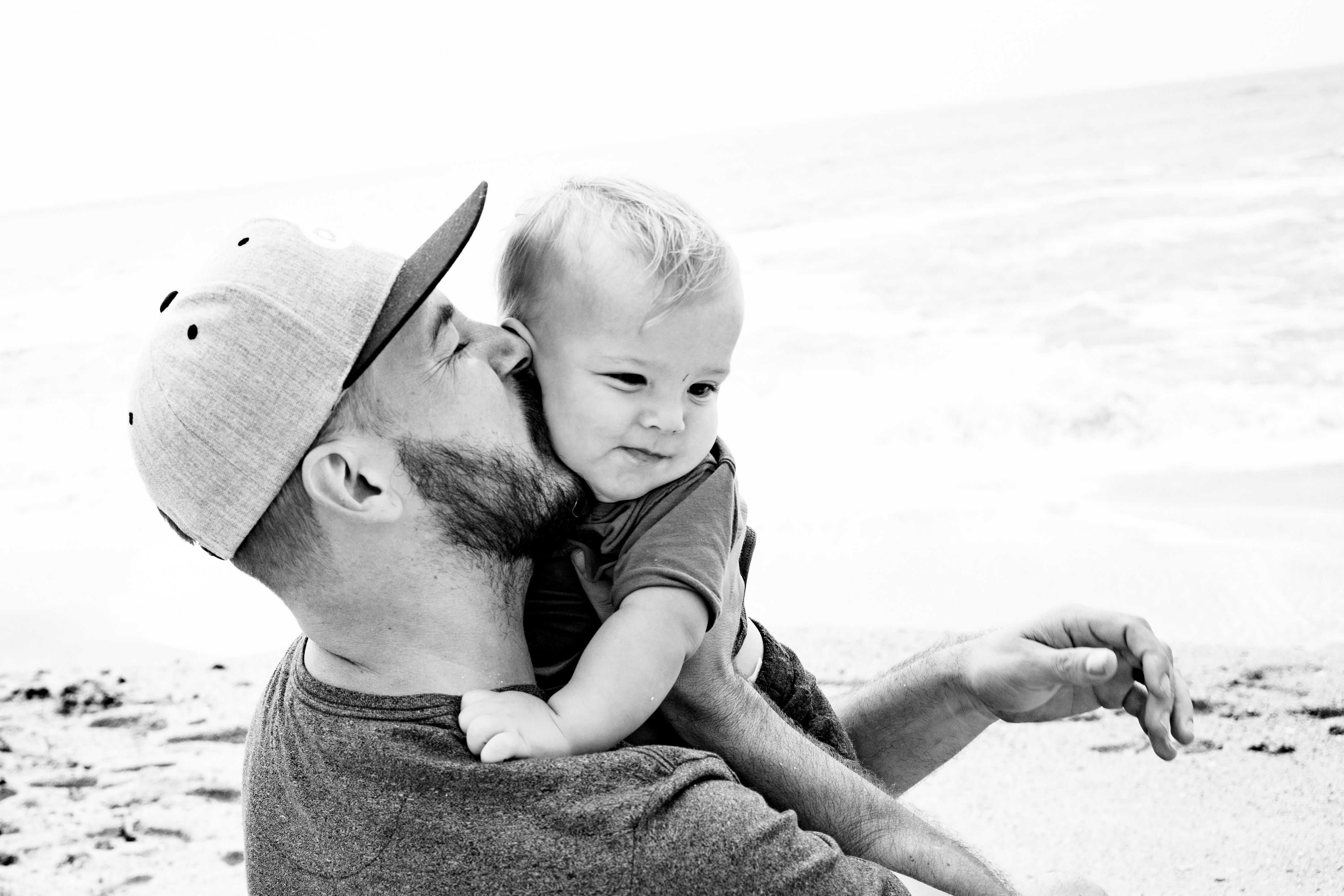 Why-i-love-family-documentary-photography-dad-kiss