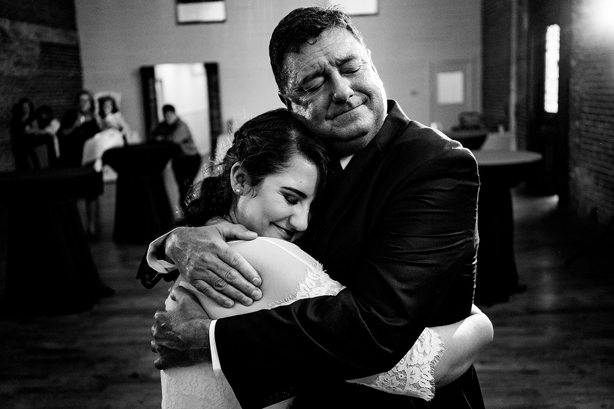 Centerton-Arkansas-Wedding-The-Ravington-NWA-Wedding-father-daughter-dance-big-emotional-hug